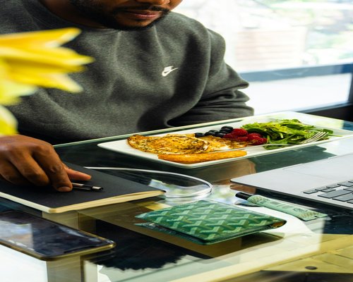 A person taking a healthy lunch break at work